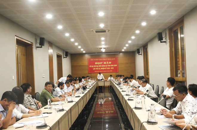 Quà tặng Đại hội Đảng bộ tỉnh Bình Định mang tính tượng trưng - Ảnh 1.