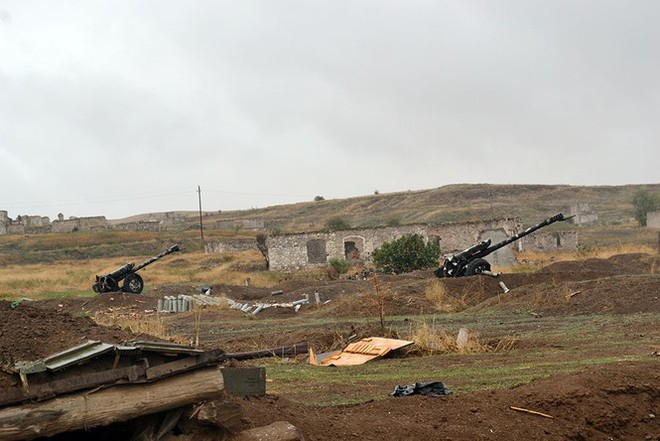Azerbaijan nã pháo tiêu diệt đoàn xe bọc thép của Armenia - Đích thân TT Putin ra tuyên bố quan trọng - Ảnh 1.