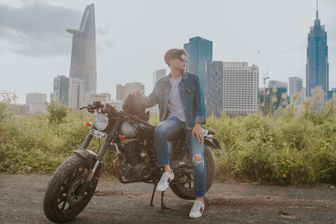 Được chị gái giàu có bao bọc, em trai Hòa Minzy có cuộc sống sung túc như thế nào? - Ảnh 4. Được chị gái giàu có bao bọc, em trai Hòa Minzy có cuộc sống sung túc như thế nào? - Ảnh 4.