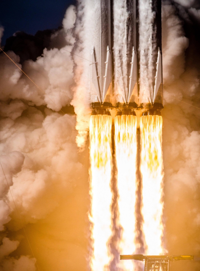 Nhờ có tên lửa đẩy tối tân Falcon 9, có tàu vũ trụ Crew Dragon của SpaceX mà ngành du hành vũ trụ Mỹ bước sang một kỷ nguyên mới. Photo: SpaceX