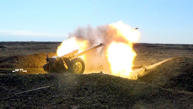 Azerbaijan nã pháo tiêu diệt đoàn xe bọc thép của Armenia - Đích thân TT Putin ra tuyên bố quan trọng - Ảnh 1.