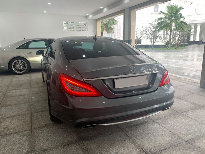 Sau 6 năm, xe dân chơi Mercedes-Benz CLS xuống giá rẻ bằng 2 chiếc Toyota Camry - Ảnh 1.