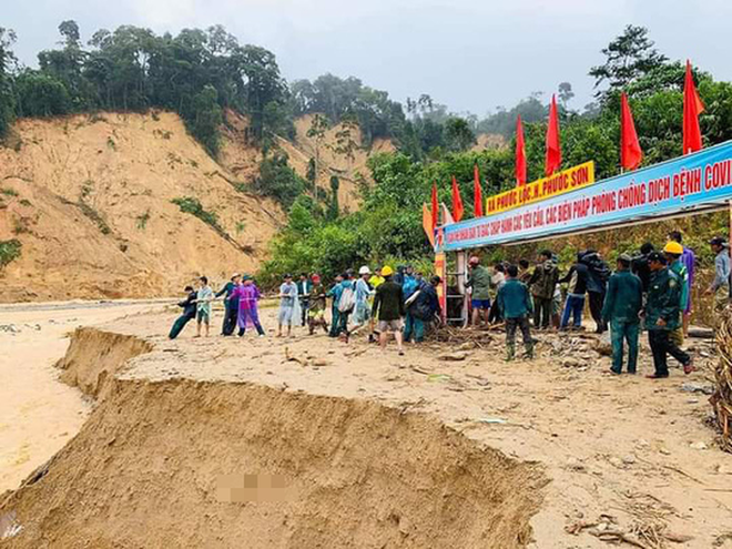 Nỗ lực đưa lương thực, thực phẩm vào tiếp tế người dân Phước Lộc - Ảnh 2.