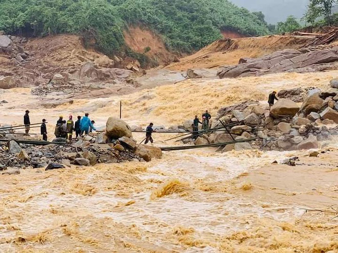 Nỗ lực đưa lương thực, thực phẩm vào tiếp tế người dân Phước Lộc - Ảnh 4.