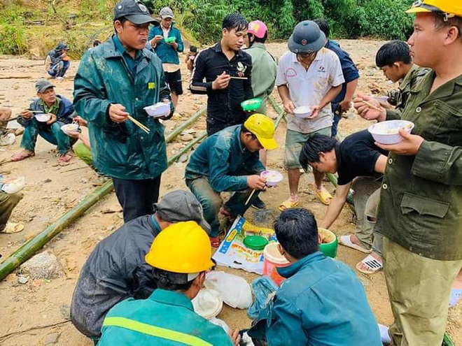 Nỗ lực đưa lương thực, thực phẩm vào tiếp tế người dân Phước Lộc - Ảnh 7.