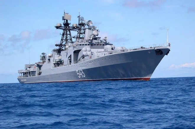 Khu trục hạm Đô đốc Shaposhnikov lừng lẫy của Nga còn cách tàu Arleigh Burke Mỹ bao xa? - Ảnh 2.