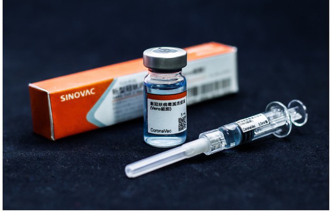 Brazil tạm dừng thử nghiệm vắc-xin Covid-19 của Trung Quốc - Ảnh 1.