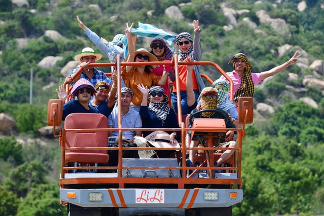 Ủy ban ATGT Quốc gia chỉ đạo &ldquo;n&oacute;ng&rdquo; sau vụ xe UAZ rơi xuống vực ở H&agrave; Giang - Ảnh 2.