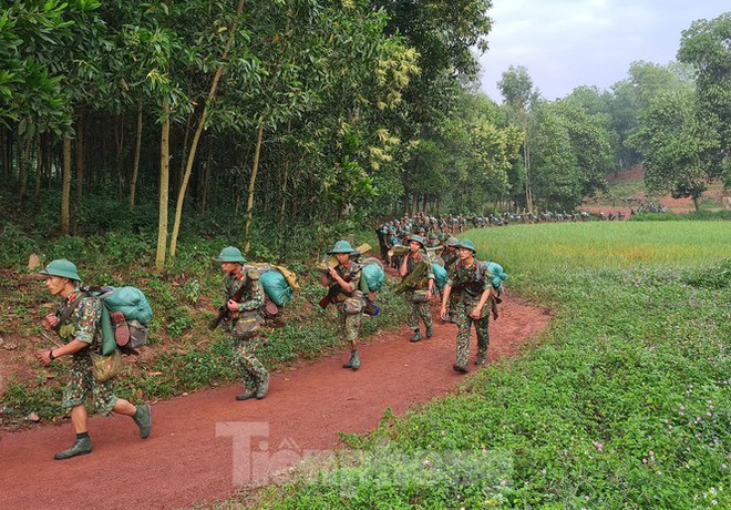 Bộ binh chủ lực thực hành chiến đấu ở địa hình trung du - Ảnh 1. Bộ binh chủ lực thực hành chiến đấu ở địa hình trung du - Ảnh 1.