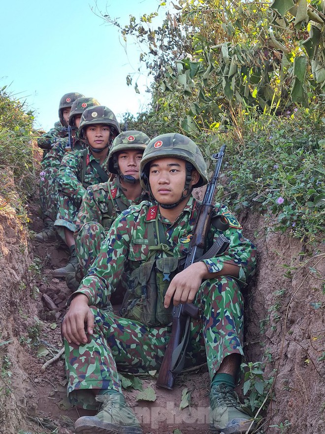 Bộ binh chủ lực thực hành chiến đấu ở địa hình trung du - Ảnh 3. Bộ binh chủ lực thực hành chiến đấu ở địa hình trung du - Ảnh 3.