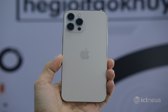 iPhone Pro Max của Apple về Việt Nam, giá hơn 50 triệu đồng - Ảnh 2.