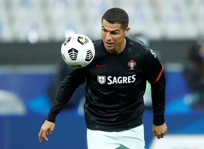 Nhiều CLB châu Âu thèm khát Ronaldo - Ảnh 1.