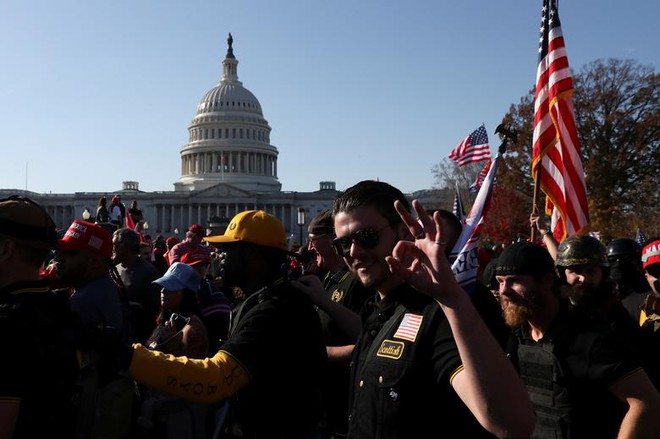 Hàng chục nghìn người biểu tình đổ về Washington, D.C., hô hào thêm 4 năm cho Tổng thống Trump - Ảnh 12.