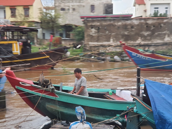 Những thiệt hại ở Quảng Bình sau bão Vamco đi qua - Ảnh 11.