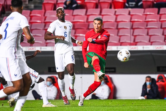 Ronaldo quỵ gối bất lực, tuyển Bồ Đào Nha chính thức thành cựu vương Nations League - Ảnh 3.