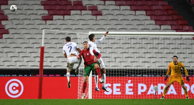 Ronaldo quỵ gối bất lực, tuyển Bồ Đào Nha chính thức thành cựu vương Nations League - Ảnh 4.