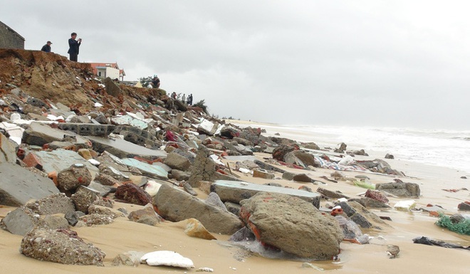 Những thiệt hại ở Quảng Bình sau bão Vamco đi qua - Ảnh 4.