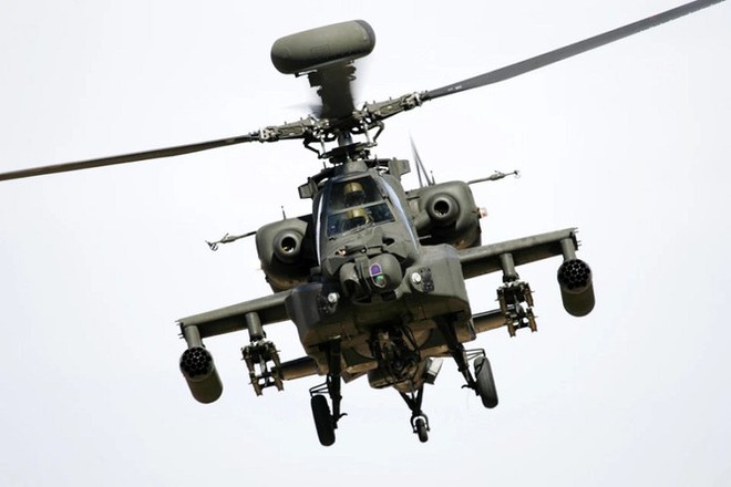 Trực thăng AH-64D Apache của Anh vô tình nã đạn vào khu dân cư - Ảnh 2.