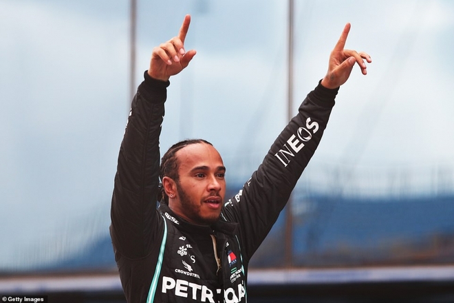 Hamilton bật khóc nức nở khi cân bằng kỷ lục vô địch F1 của Schumacher - Ảnh 6.