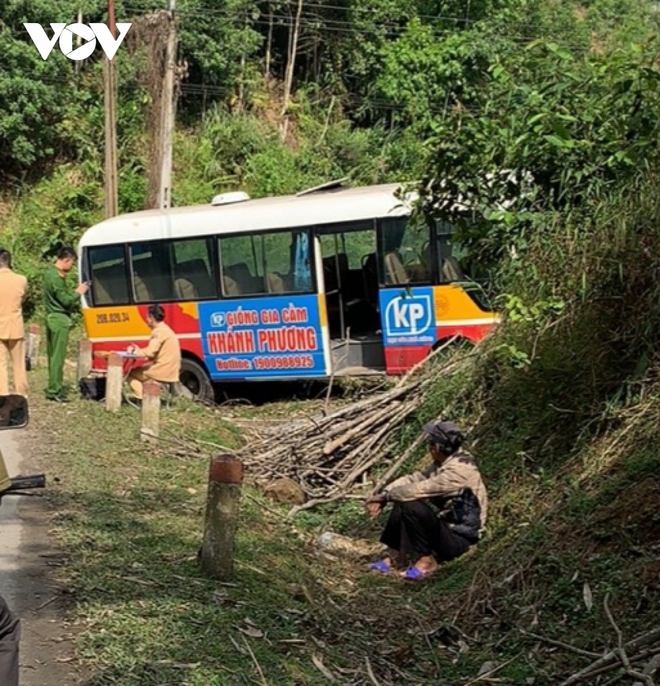 Xe bus mất phanh đâm vào taluy, 6 người bị thương ở Bắc Kạn - Ảnh 1.