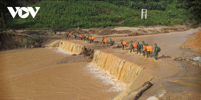 Tìm thấy thi thể Phó Bí thư Xã Đoàn khi đi giúp dân chống bão số 9 - Ảnh 5.