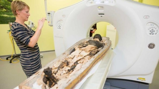 Đưa xác ướp 2.300 tuổi vào máy chụp CT, các chuyên gia chỉ biết chết lặng trước bức hình nhận được - Ảnh 3.