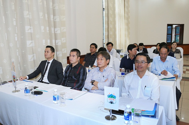 Sếp bóng đá Việt Nam tiết lộ thể thức V.League 2021, tuyên bố hạn chế thuê trọng tài ngoại - Ảnh 1.