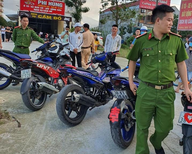 Bắt nhóm thanh niên chuyên đi xe phân khối lớn bốc đầu, đánh võng trên quốc lộ - Ảnh 2.