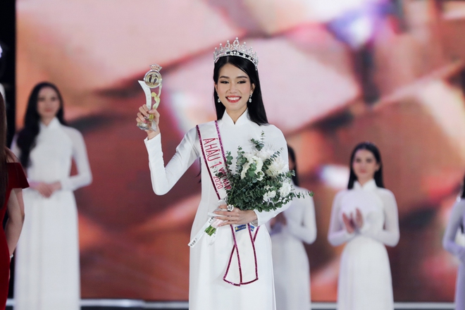 Á hậu 1 Hoa hậu Việt Nam 2020 học vấn khủng: Đạt giải Quốc gia tiếng Pháp, IELTS 8.0 - Ảnh 2. Á hậu 1 Hoa hậu Việt Nam 2020 học vấn khủng: Đạt giải Quốc gia tiếng Pháp, IELTS 8.0 - Ảnh 2.