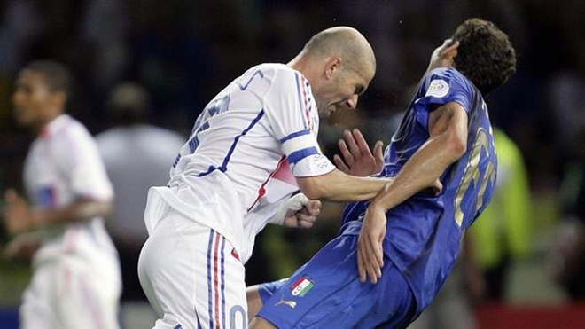 Nicolas Pepe lĩnh thẻ đỏ vì tái hiện cú thiết đầu công của Zidane - Ảnh 5.