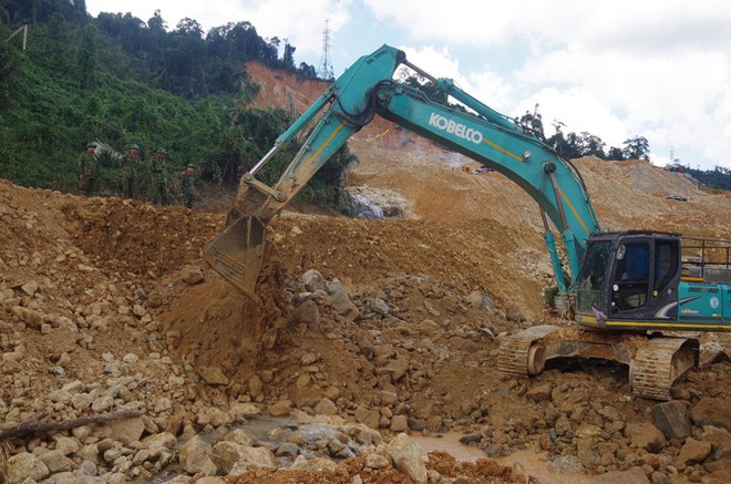 Cận cảnh ‘công trường đặc biệt’ tại Rào Trăng 3 - nơi phát hiện thi thể vùi dưới sông suối - Ảnh 6.