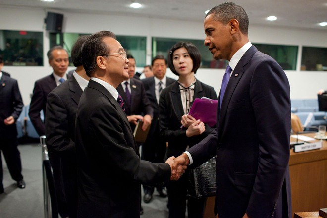 Trong hồi ký đắt hàng, ông Obama nói người tiền nhiệm của ông Tập là thiếu cá tính, thiếu mạnh mẽ - Ảnh 2.