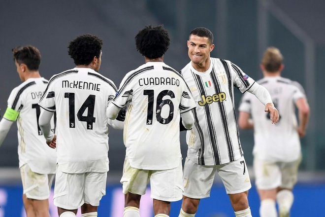 Ronaldo ghi bàn đưa Juventus vào vòng knock-out Champions League - Ảnh 8.