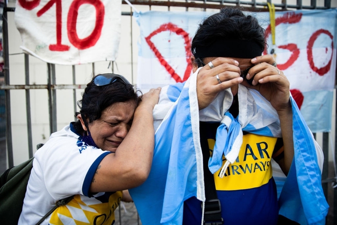Đất nước Argentina chìm trong biển nước mắt tiếc thương Maradona - Ảnh 4.