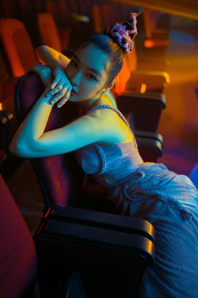 Elly Trần diện đầm sexy, thân thiết bên Dế Choắt - Ảnh 7. Elly Trần diện đầm sexy, thân thiết bên Dế Choắt - Ảnh 7.