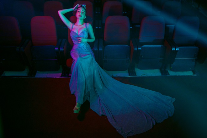 Elly Trần diện đầm sexy, thân thiết bên Dế Choắt - Ảnh 9. Elly Trần diện đầm sexy, thân thiết bên Dế Choắt - Ảnh 9.