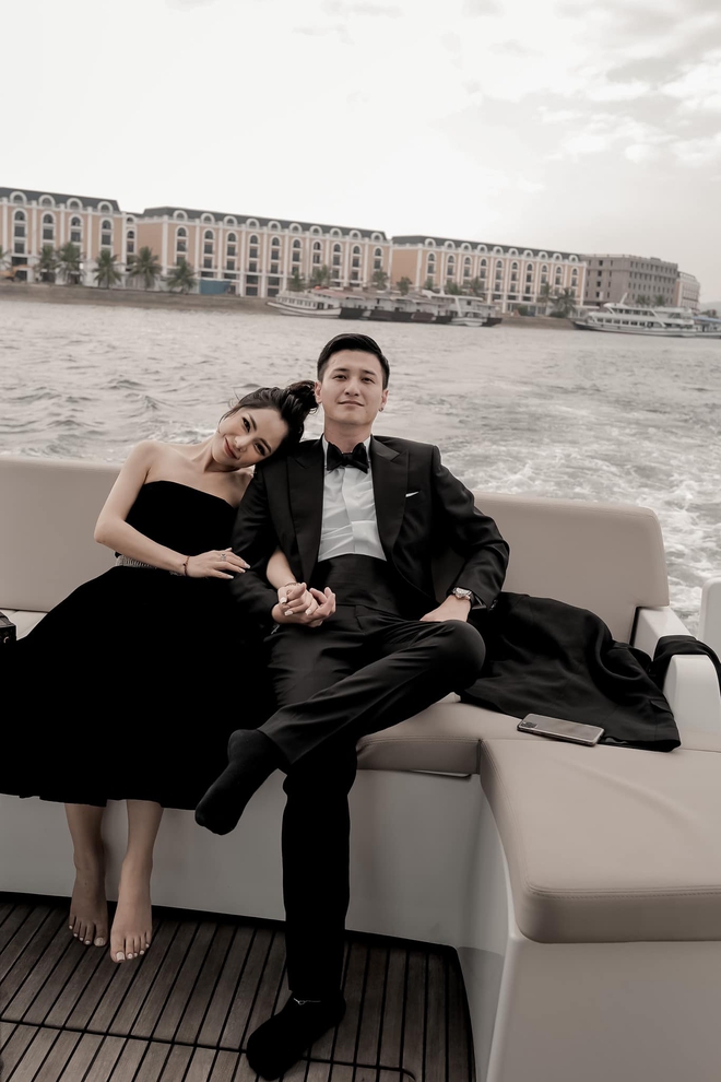 Chân dung bạn gái hơn 6 tuổi của Huỳnh Anh: Nhan sắc nóng bỏng, là mẹ đơn thân - Ảnh 1. Chân dung bạn gái hơn 6 tuổi của Huỳnh Anh: Nhan sắc nóng bỏng, là mẹ đơn thân - Ảnh 1.