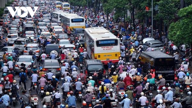 Hà Nội lại đề xuất đường riêng cho xe buýt: Hãy nhìn vào tuyến BRT đang vận hành - Ảnh 1.