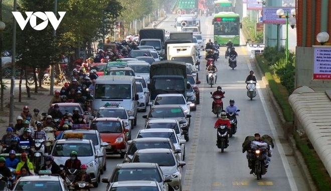 Hà Nội lại đề xuất đường riêng cho xe buýt: Hãy nhìn vào tuyến BRT đang vận hành - Ảnh 2.