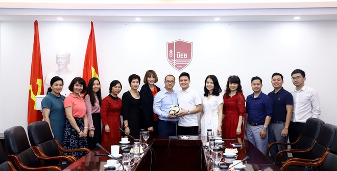 Quang Hải và Quách Thị Lan trở thành sinh viên trường đại học kinh tế hàng đầu Việt Nam - Ảnh 1.