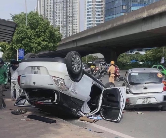 Tai nạn giao thông liên hoàn trên đường Phạm Hùng, 4 người bị thương - Ảnh 3.