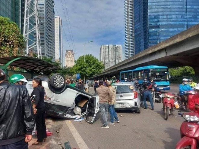 Tai nạn giao thông liên hoàn trên đường Phạm Hùng, 4 người bị thương - Ảnh 4.