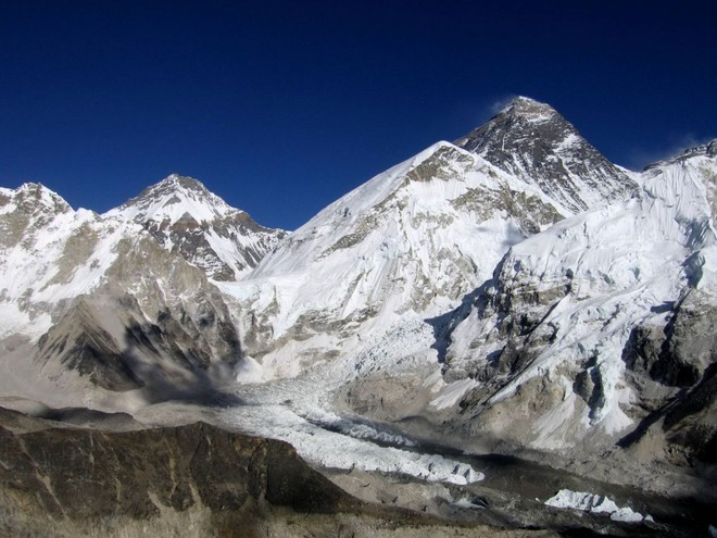 Các nhà khoa học biến đỉnh Everest thành phòng thí nghiệm khổng lồ - Ảnh 1.
