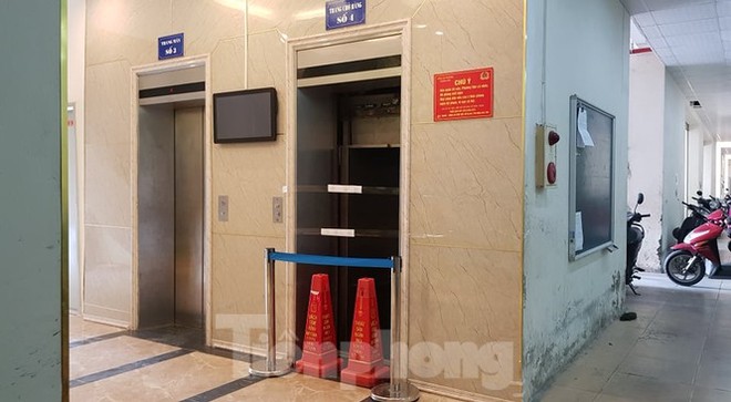 Hiện trường vụ rơi thang máy khiến nhiều người bị thương ở Hà Nội - Ảnh 5.