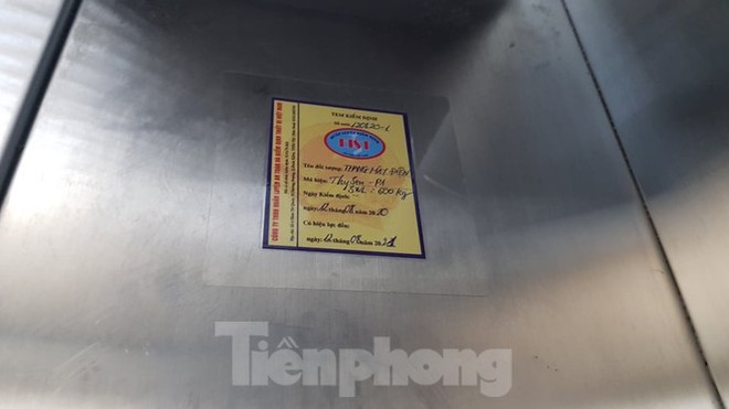 Hiện trường vụ rơi thang máy khiến nhiều người bị thương ở Hà Nội - Ảnh 9.
