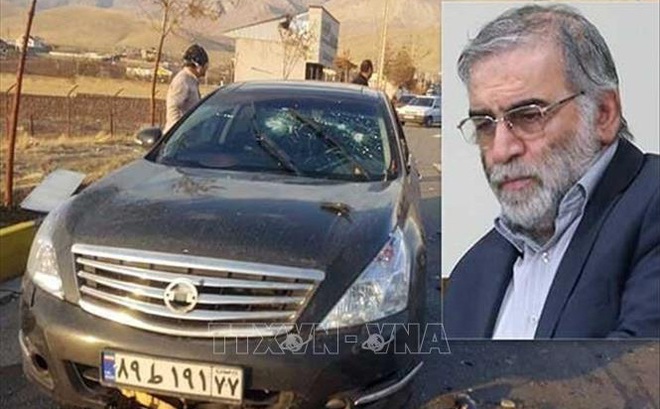 Chiếc xe (trái) của nhà khoa học hạt nhân Iran Mohsen Fakhrizadeh (phải) bị phá hủy trong một vụ tấn công vũ trang ở thành phố Absard, gần Tehran. Ảnh: IRNA/TTXVN