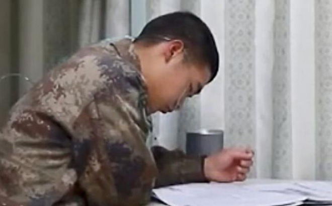 Binh sĩ Trung Quốc đóng quân ở vùng tranh chấp được thở oxy bổ sung một giờ mỗi ngày.