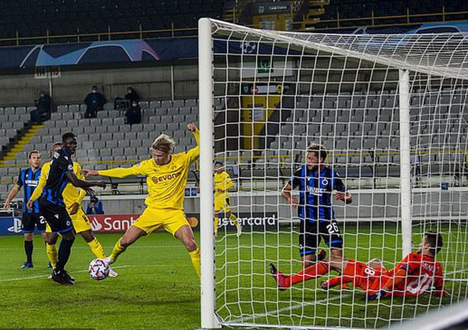 Dortmund thắng to ở Champions League, Haaland lập kỳ tích không tưởng tuổi 20 - Ảnh 3.