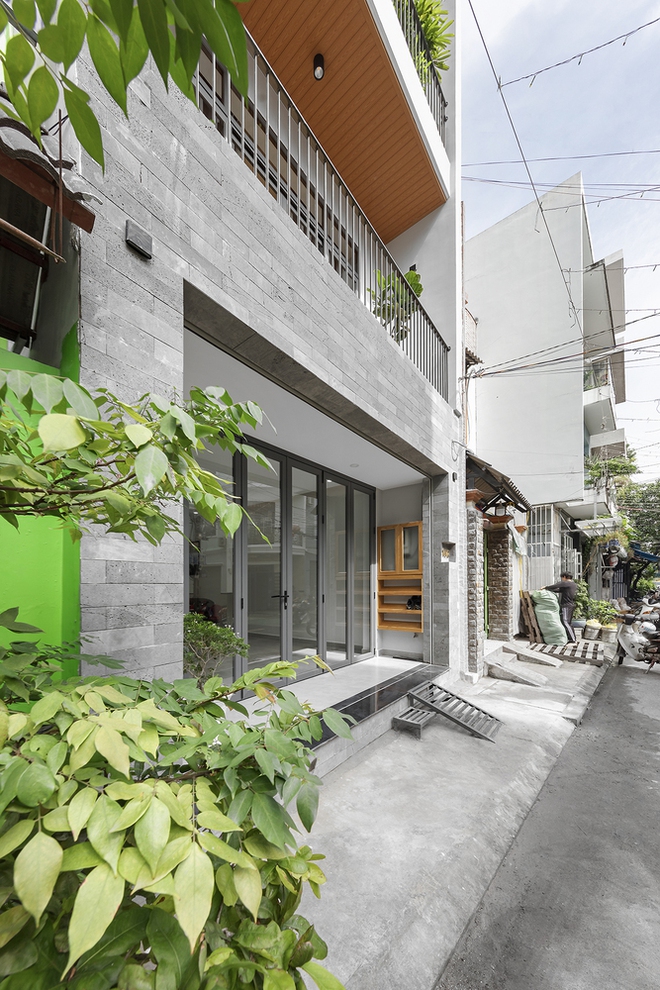 TP.HCM: Ngạc nhiên trước màn lột xác ngoạn mục của căn nhà trong hẻm - Ảnh 3. TP.HCM: Ngạc nhiên trước màn lột xác ngoạn mục của căn nhà trong hẻm - Ảnh 3.
