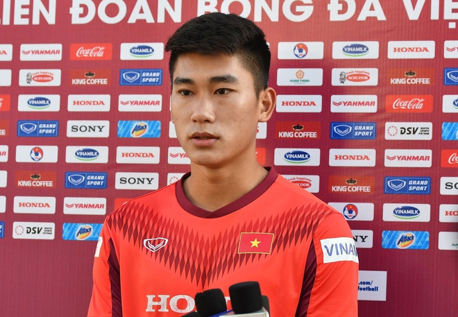 Vì sao tiền đạo Viettel được HLV Park Hang-seo thử nghiệm đá trung vệ? - Ảnh 1.